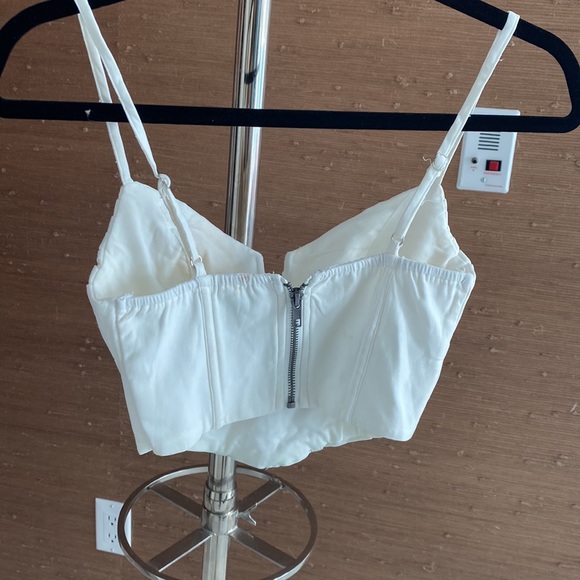 Beautiful top - Picture 2 of 3